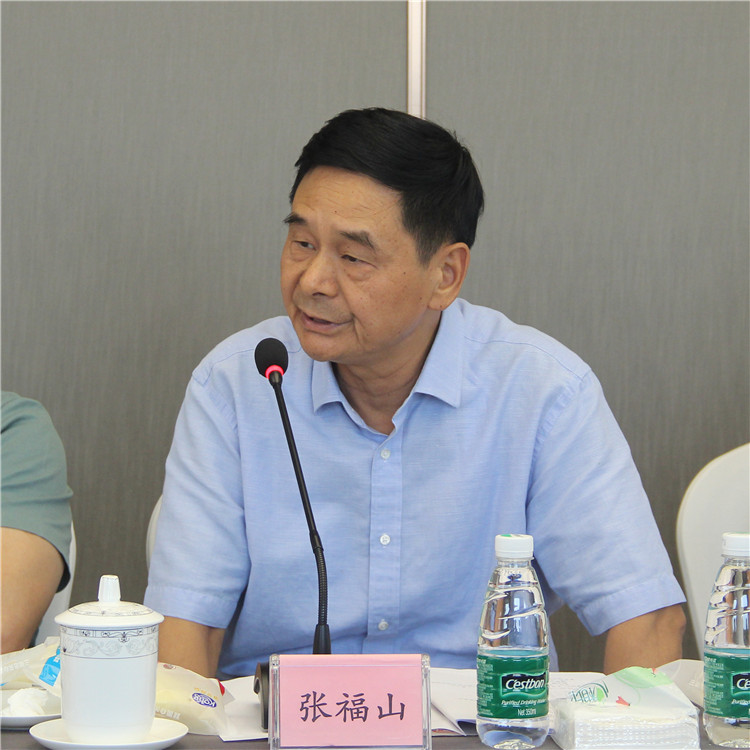 常务副会长刘烈雄,张福山分别就联席会议参会代表考察天府新区,参观